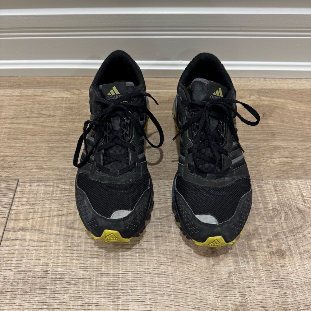 Adidas Marathon TR 10 black running shoes sneakers size US 9 yellow silver